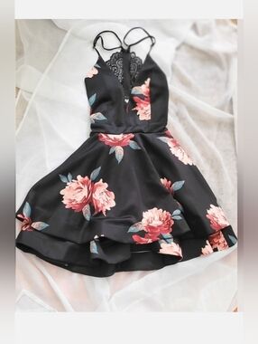 NWT!Posh Floral Print Mesh Lace Open  Back Women's Spring Photo Mini Dress Small